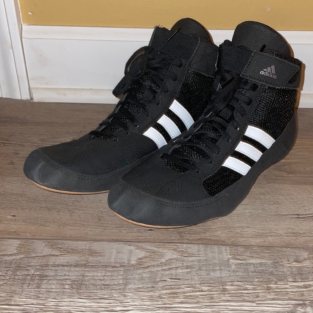 Wrestling shoes